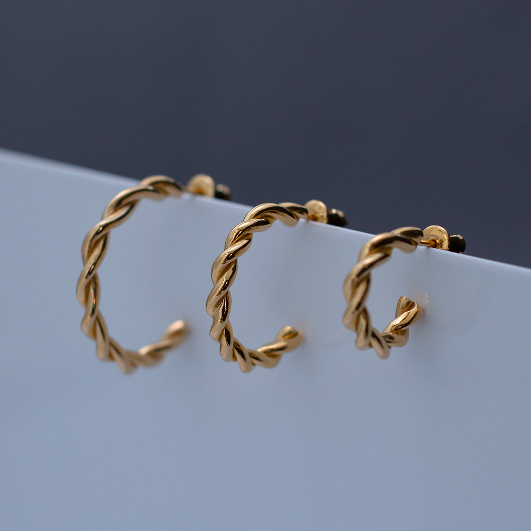 Twist Pierced Earrings/M size K18GP ツイストピアス/Mサイズ ゴールド