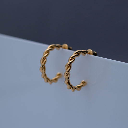 Twist Pierced Earrings/M size K18GP ツイストピアス/Mサイズ ゴールド