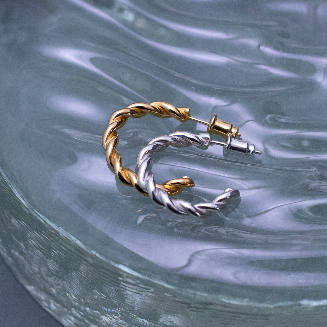 Twist Pierced Earrings/M size K18GP ツイストピアス/Mサイズ ゴールド
