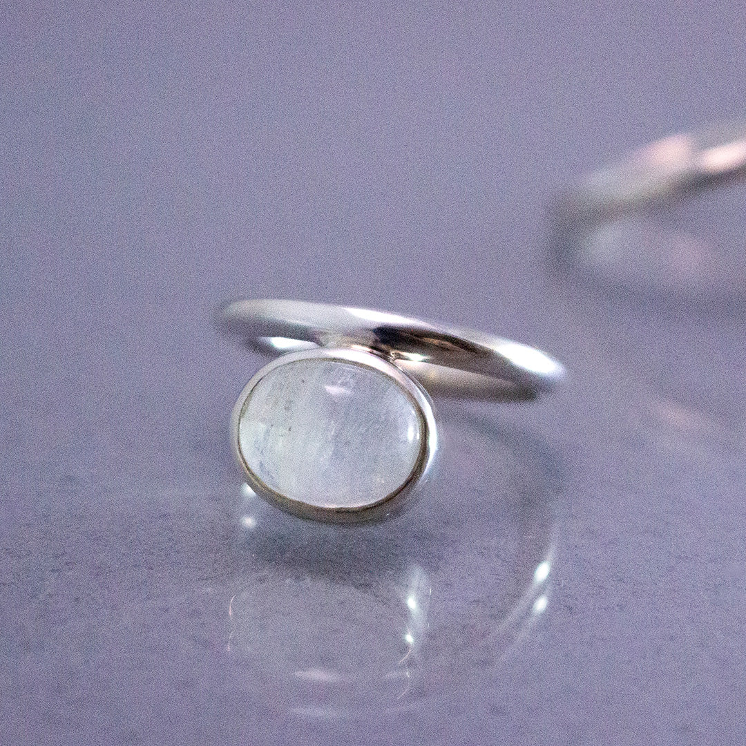 Oval Ring SV925 オーバルリング シルバー 天然石 rainbow moonstone レインボームーンストーン